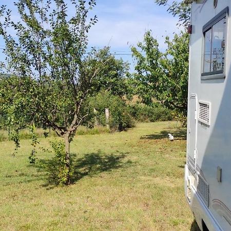 Charmant Camping-Car A La Campagne Labessiere-Candeil Exterior photo