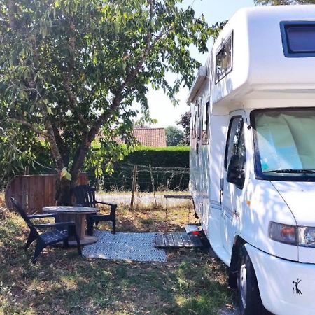 Charmant Camping-Car A La Campagne Labessiere-Candeil Exterior photo