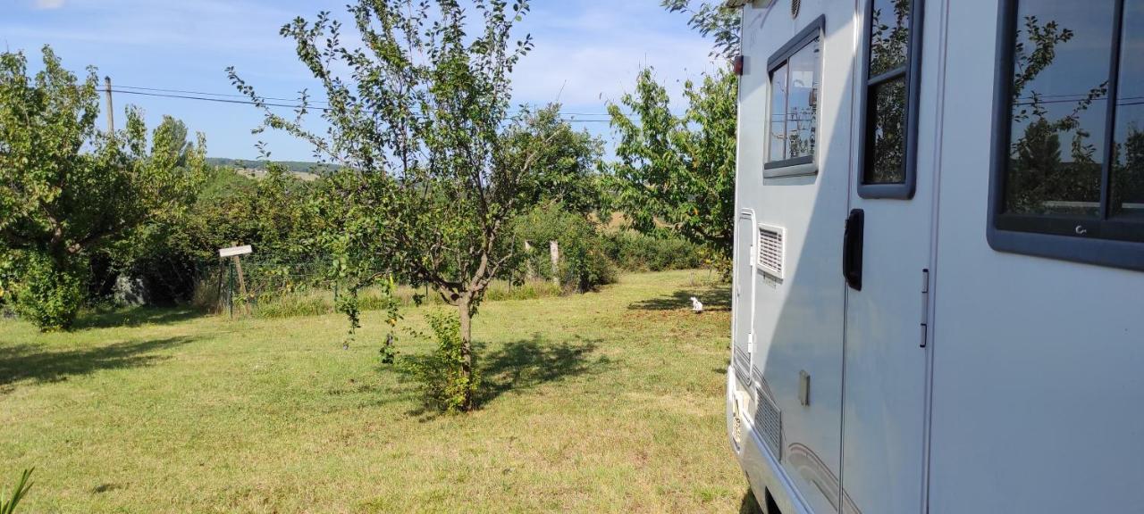 Charmant Camping-Car A La Campagne Labessiere-Candeil Exterior photo