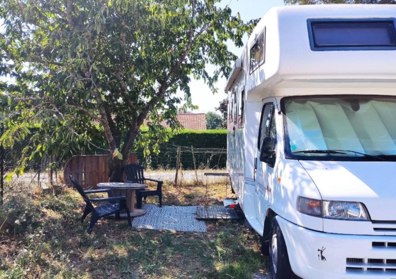 Charmant Camping-Car A La Campagne Labessiere-Candeil Exterior photo